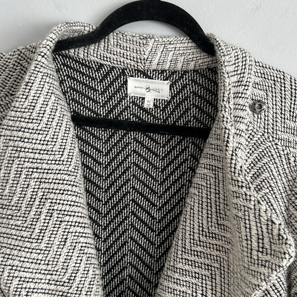 Donated ✌🏼 🫶🏼 Lou & Grey Wrap Cardigan Sweater Black White Chevron Womens M - Picture 15 of 15